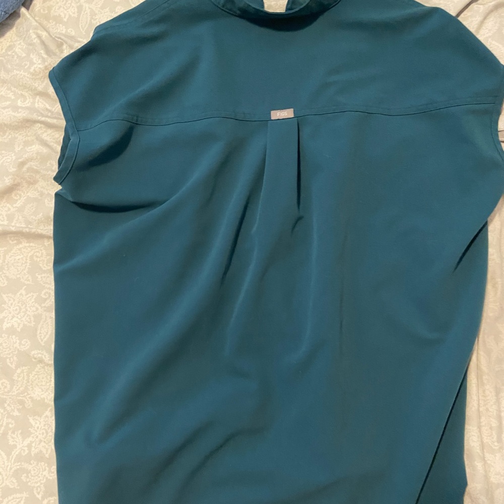 Figs Rafaela Caribbean Blue top size medium